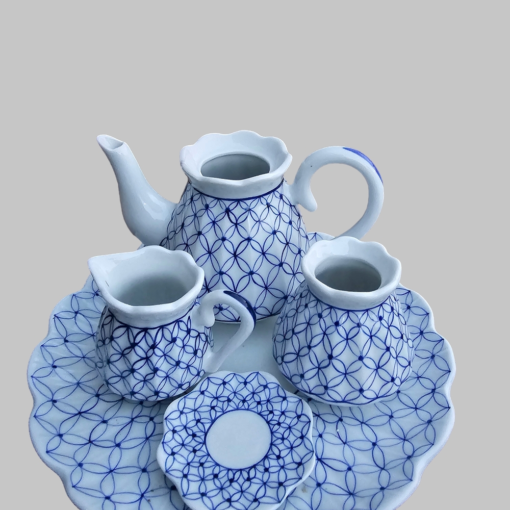 Blue and White Porcelain mini Tea Set - Picture 3 of 10